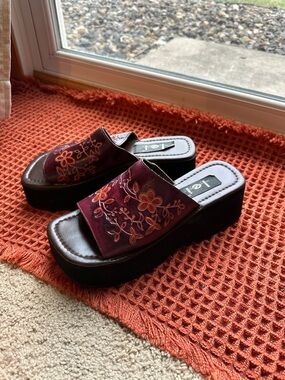 L.E.I Burgundy Leather Floral Embroidered Platform Slides